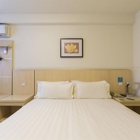 Jinjiang Inn Guangzhou Haizhu Jiangtai Road Subway Station מראה חיצוני תמונה