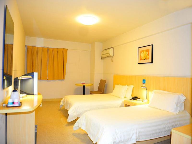 Jinjiang Inn Guangzhou Haizhu Jiangtai Road Subway Station מראה חיצוני תמונה