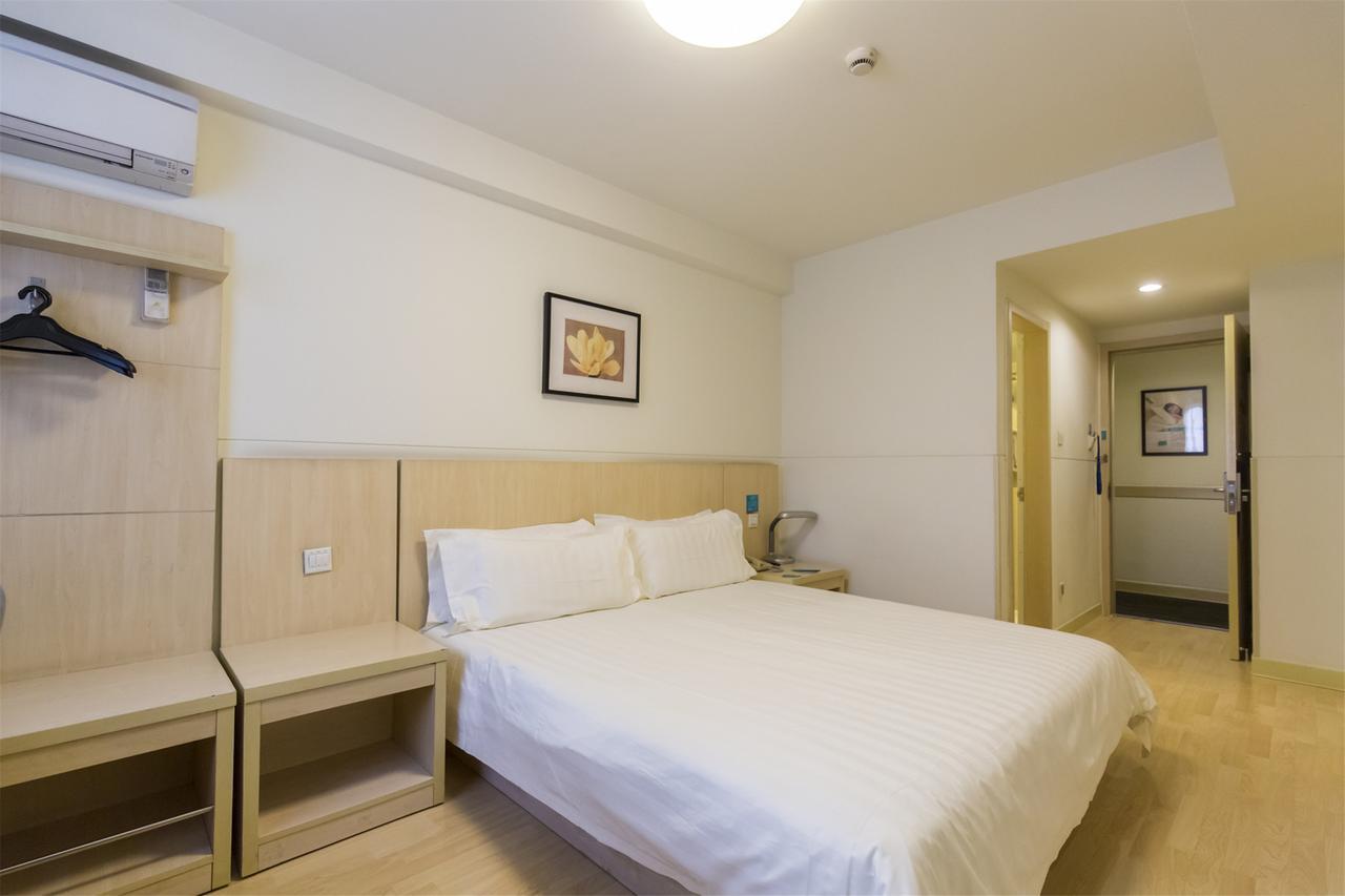 Jinjiang Inn Guangzhou Haizhu Jiangtai Road Subway Station מראה חיצוני תמונה
