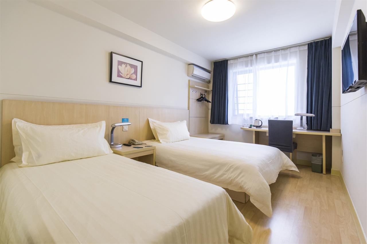 Jinjiang Inn Guangzhou Haizhu Jiangtai Road Subway Station מראה חיצוני תמונה